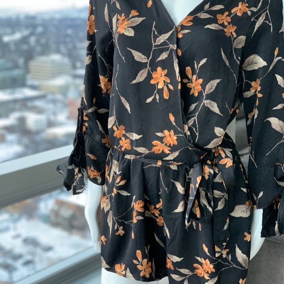 Umgee Black & Floral Romper - New, never worn - Picture 5 of 16